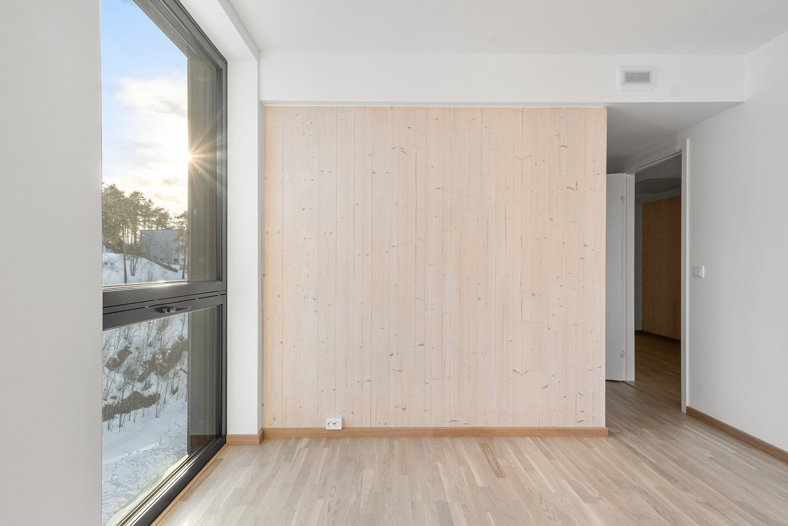 Fra soverommet er tilknytning til eget omkledningsrom Galleribilde