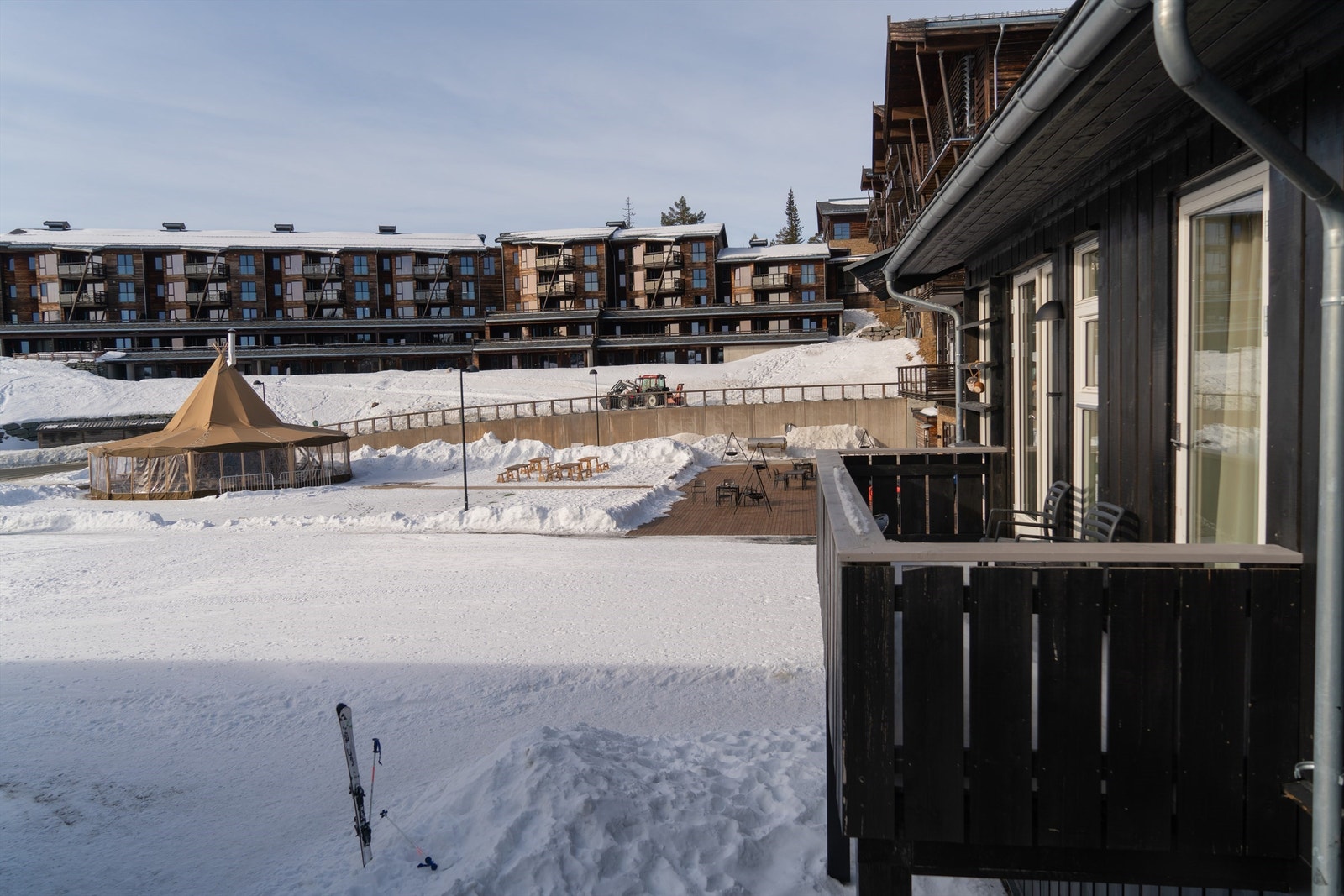 Utsikt mot Piazzaen fra balkong. Galleribilde