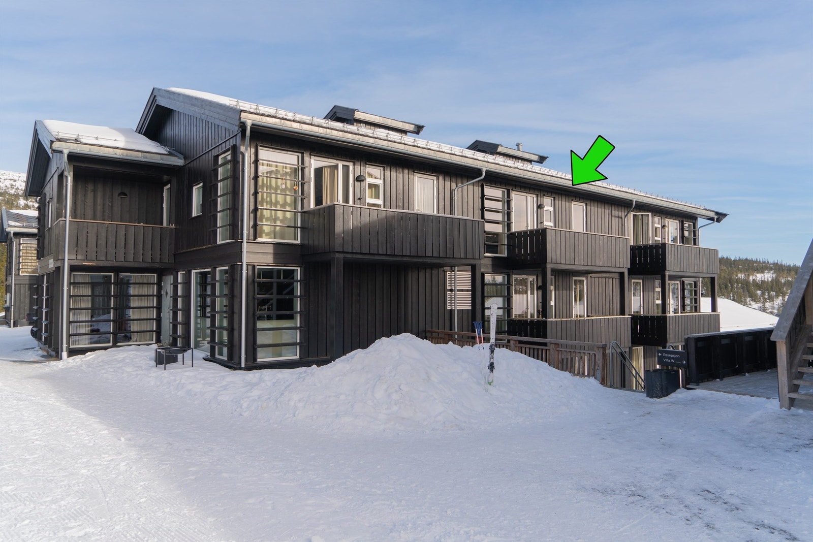 Leilighet 5228 befinner seg i solrik toppetasje, kun én trapp opp fra Piazzaen. Galleribilde