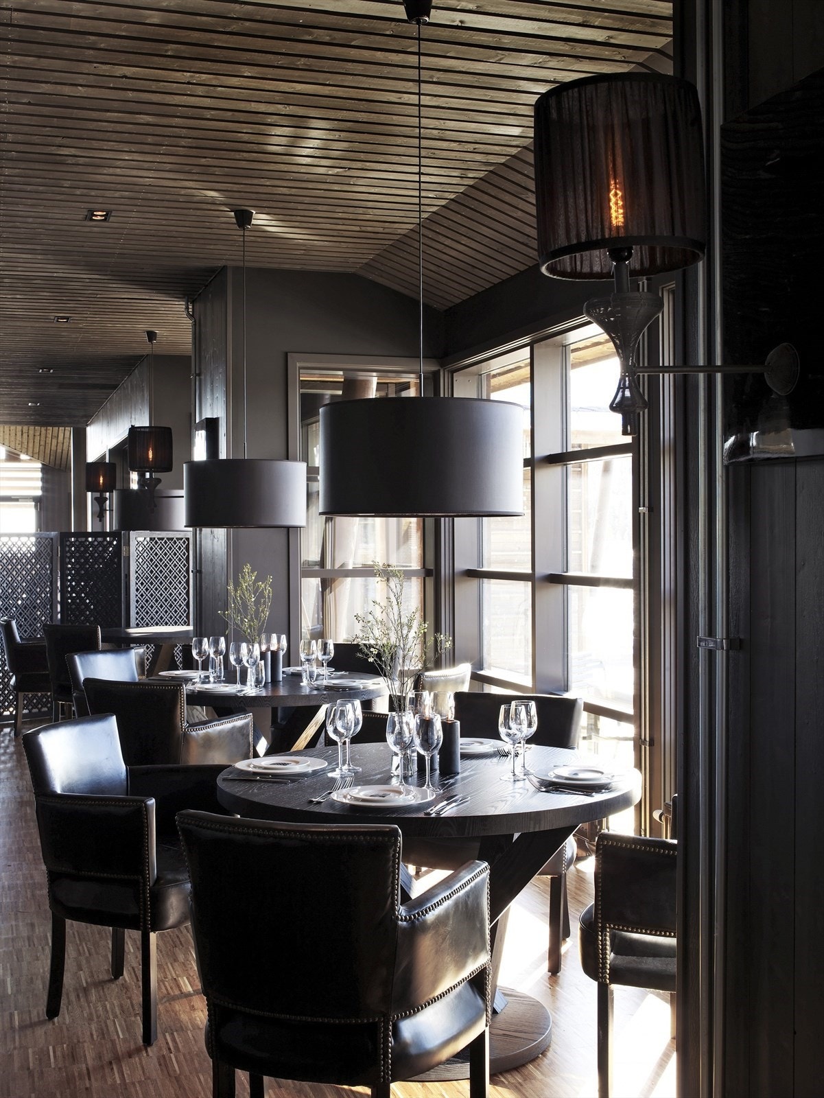 Restaurant 815 kommer i tillegg til matservering i Pizzerian og i resepsjonsområdet. Galleribilde