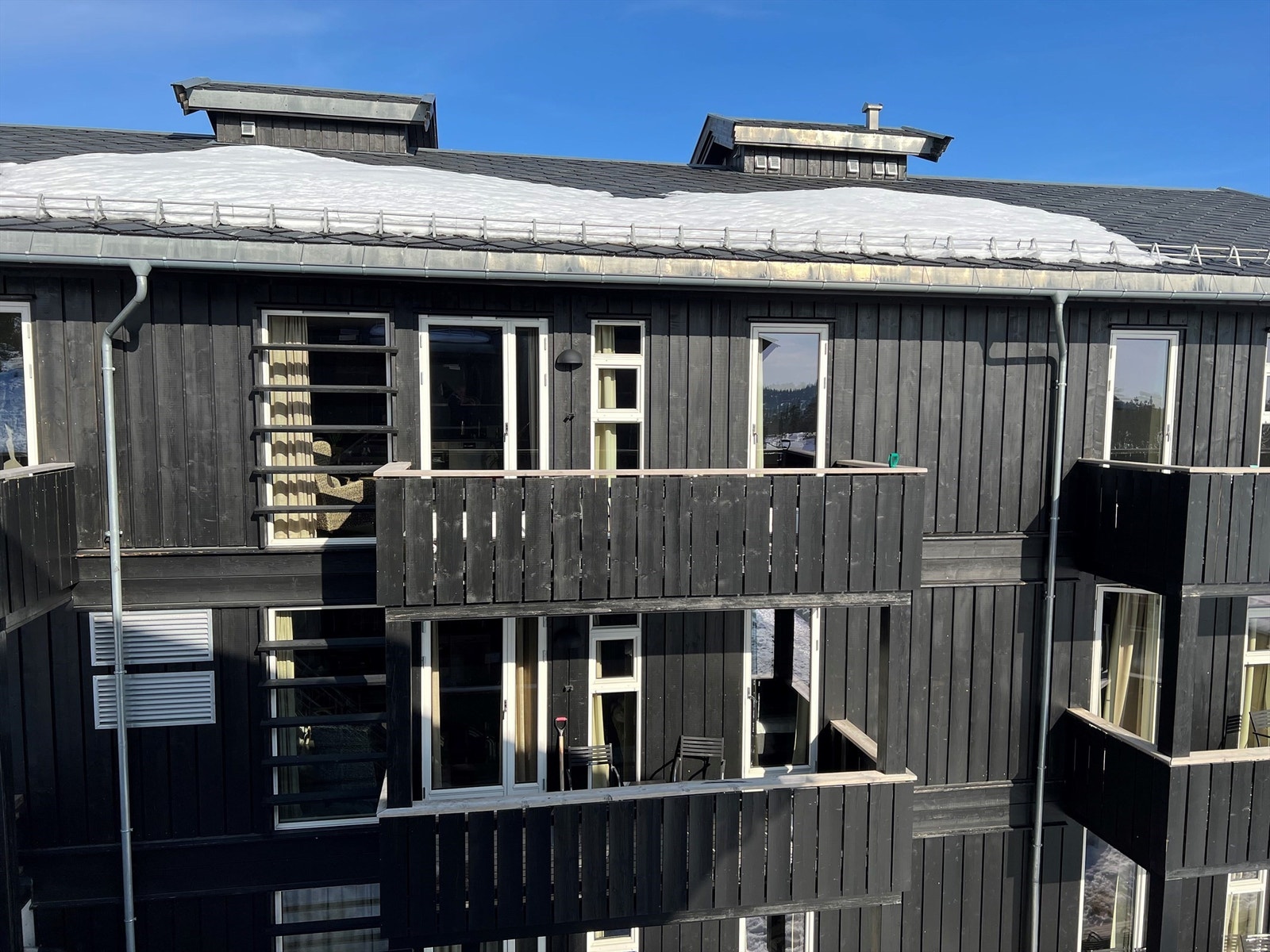 Høyt, luftig, sydvendt og solrikt. Galleribilde