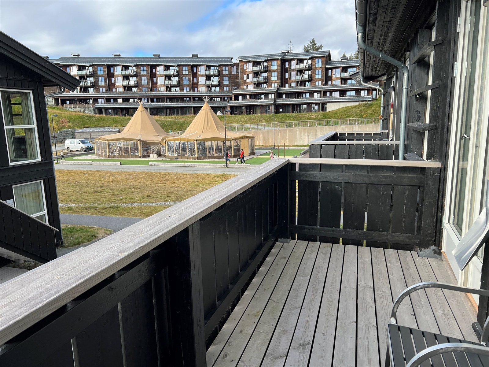 Utsikt mot Piazzaen fra balkong. Galleribilde