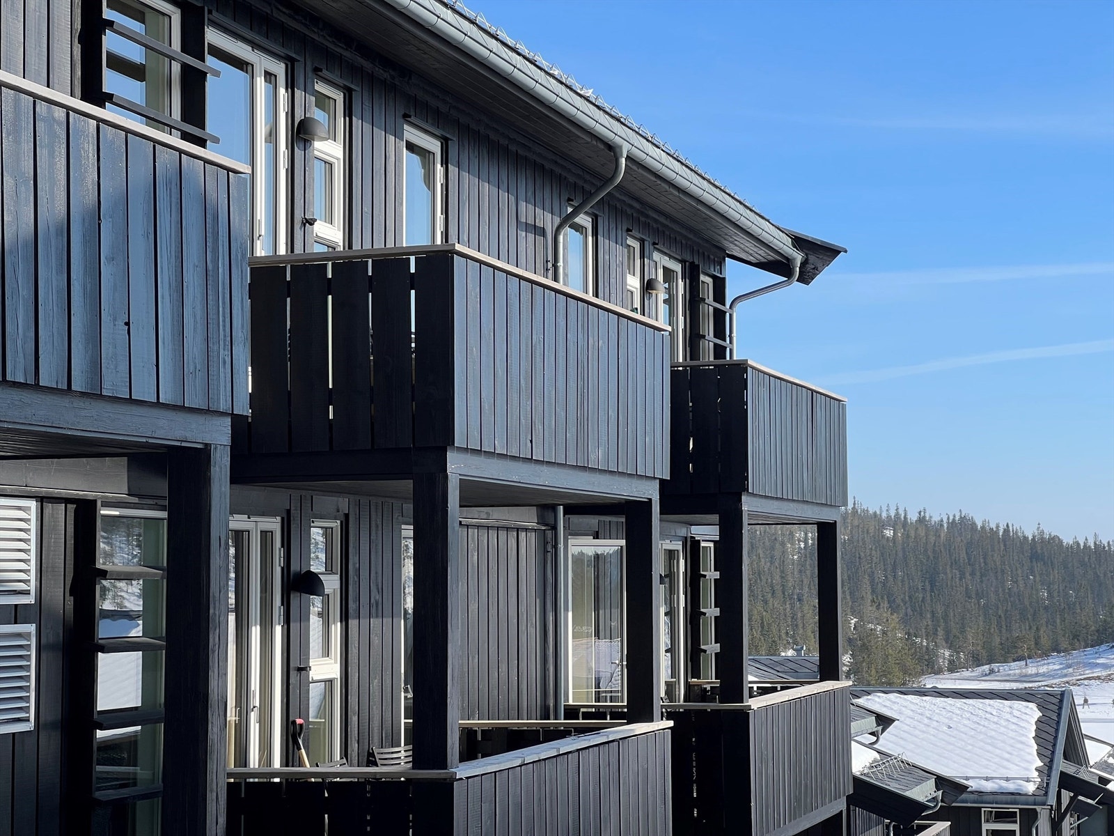 Høyt, luftig, sydvendt og solrikt. Galleribilde