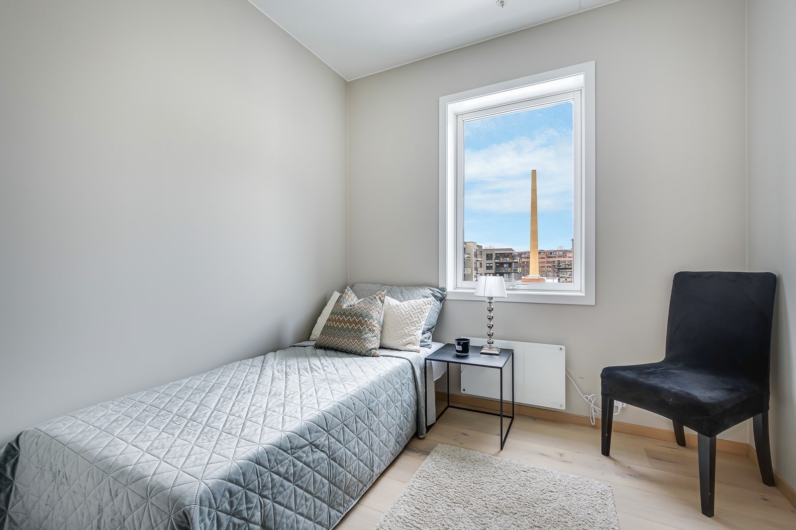 Soverom 2 er også av god størrelse og passer perfekt som et barnerom, gjesterom eller kontor. Galleribilde