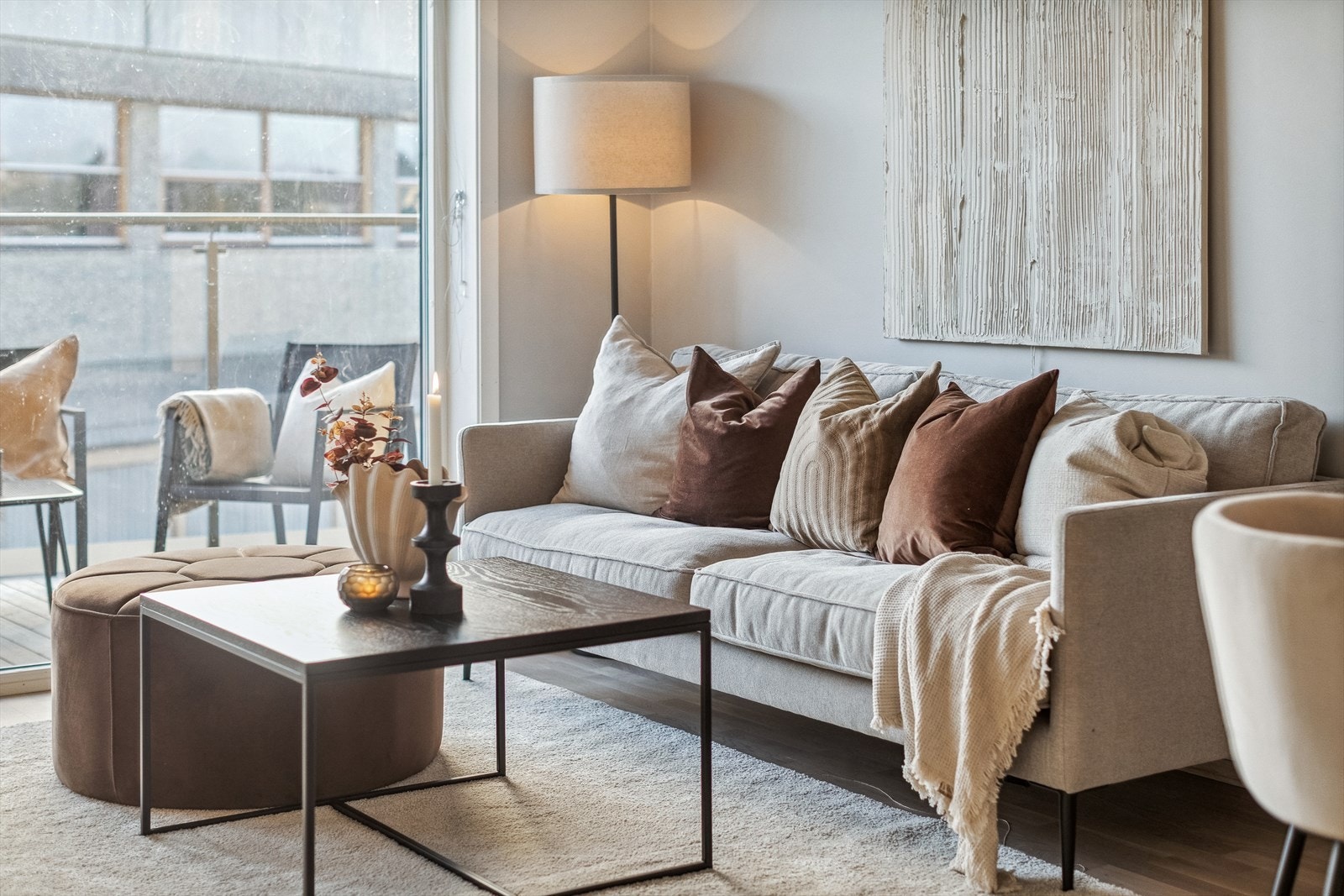 Fellesutgiftene er lave og inkluderer bl.a. garasjeplass og kabel-tv/internett, vaktmestertjenester m.m. Galleribilde