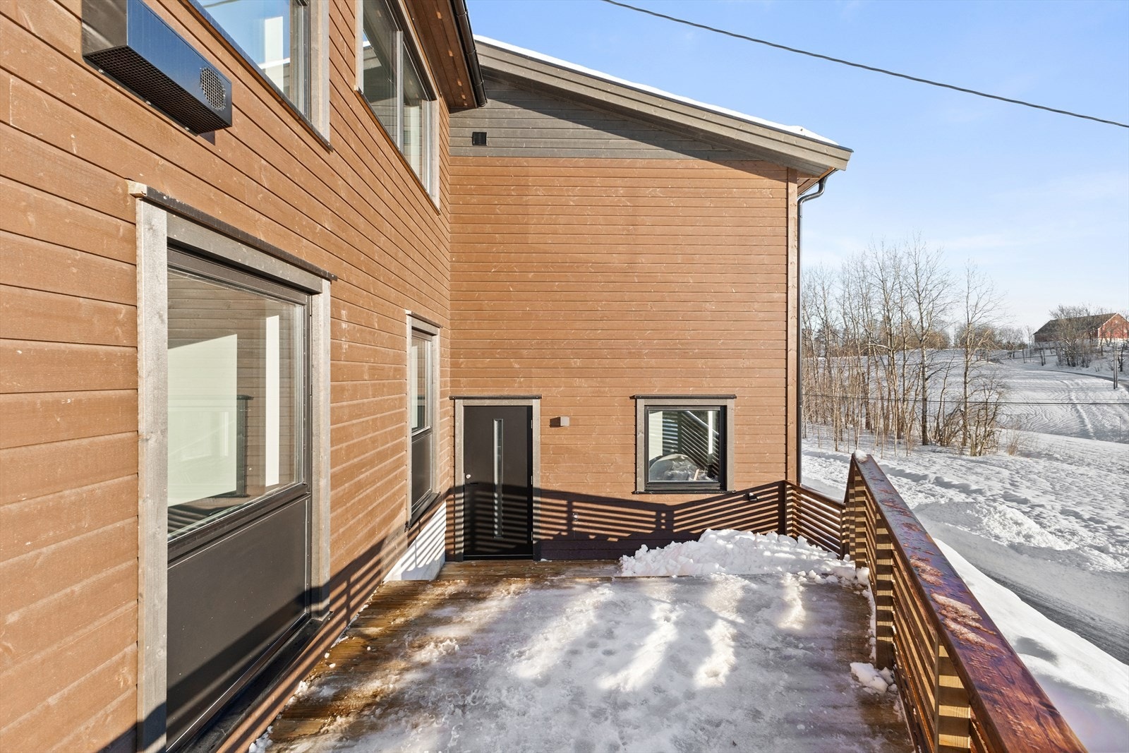 Hyggelig inngangsparti med plass til enkel møblering. Galleribilde