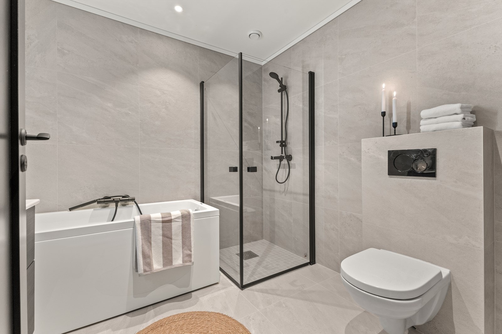 Et av badene leveres med badekar. Galleribilde