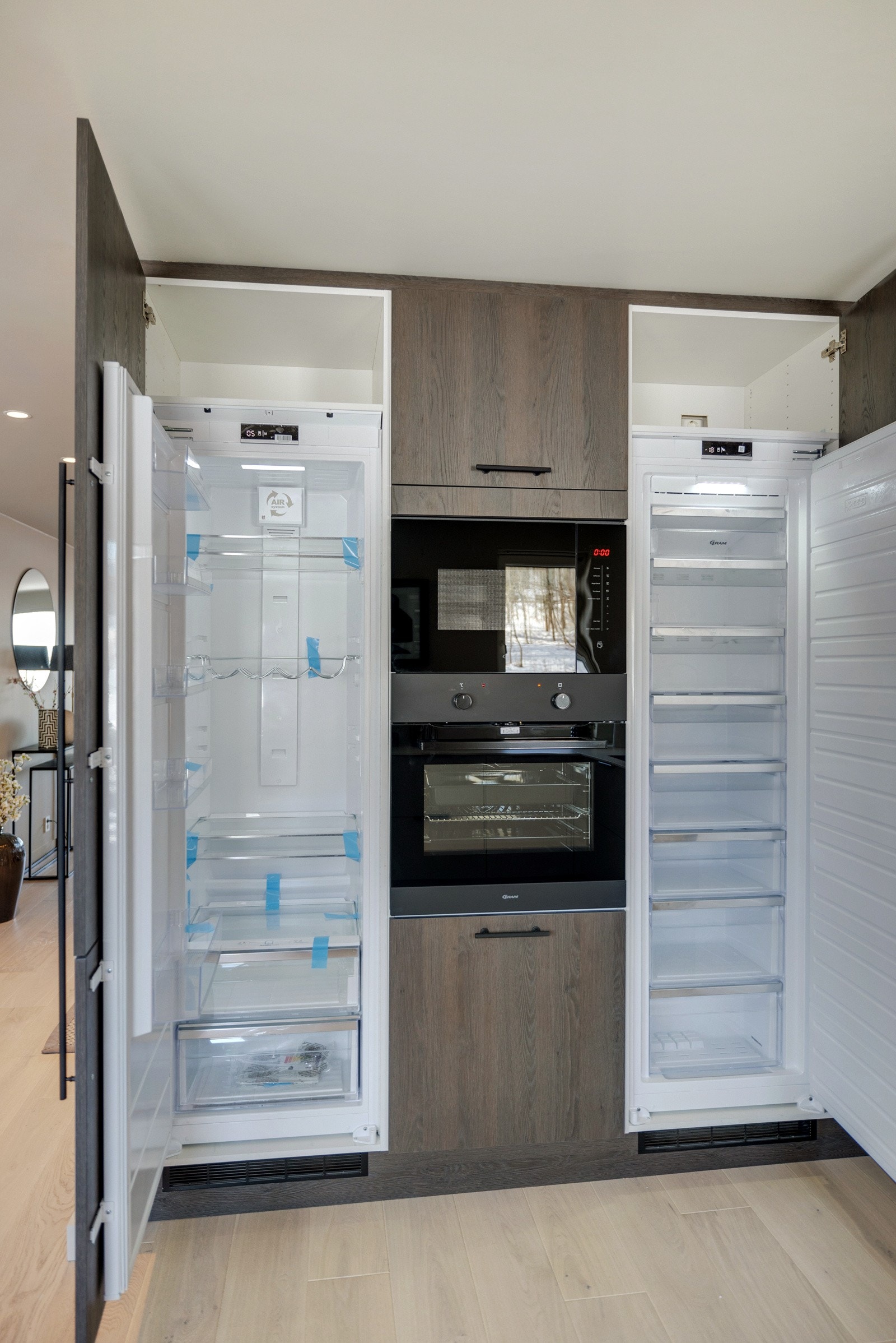 Integrert full size kjøle- og fryseskap. Galleribilde