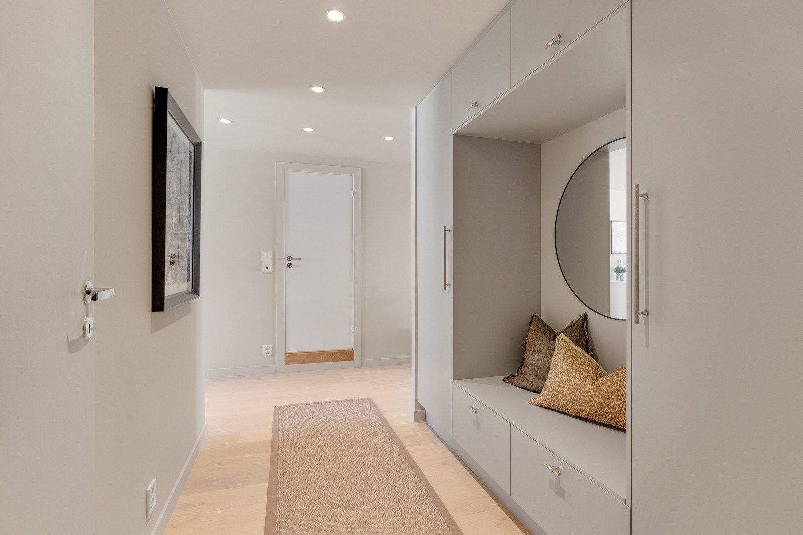 Fra entrè er det inngang til bad nr. 2. Galleribilde