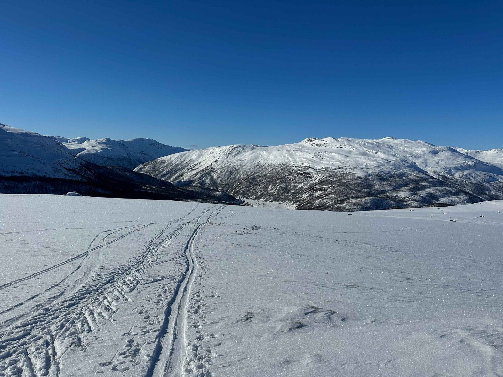 Fra fjellet på øversiden av hyttefeltet og ned mot Lærdal Galleribilde