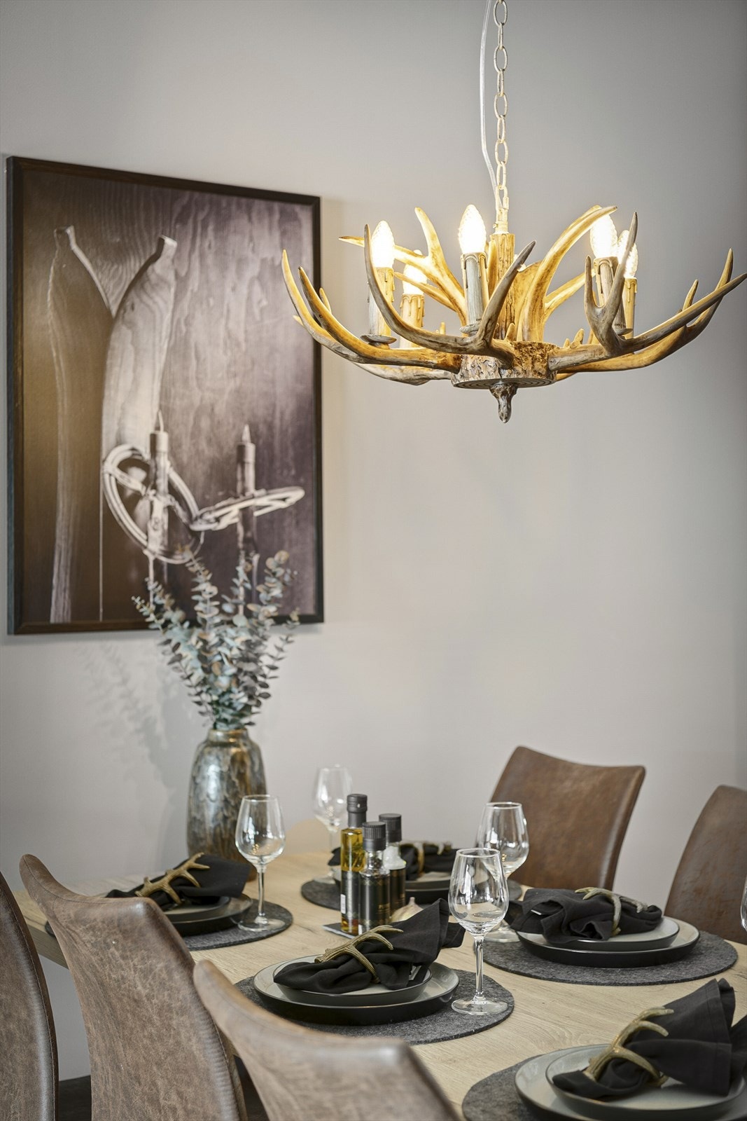 Spisebordet er en sosial plass hvor folk kan nyte sine måltider sammen. Galleribilde