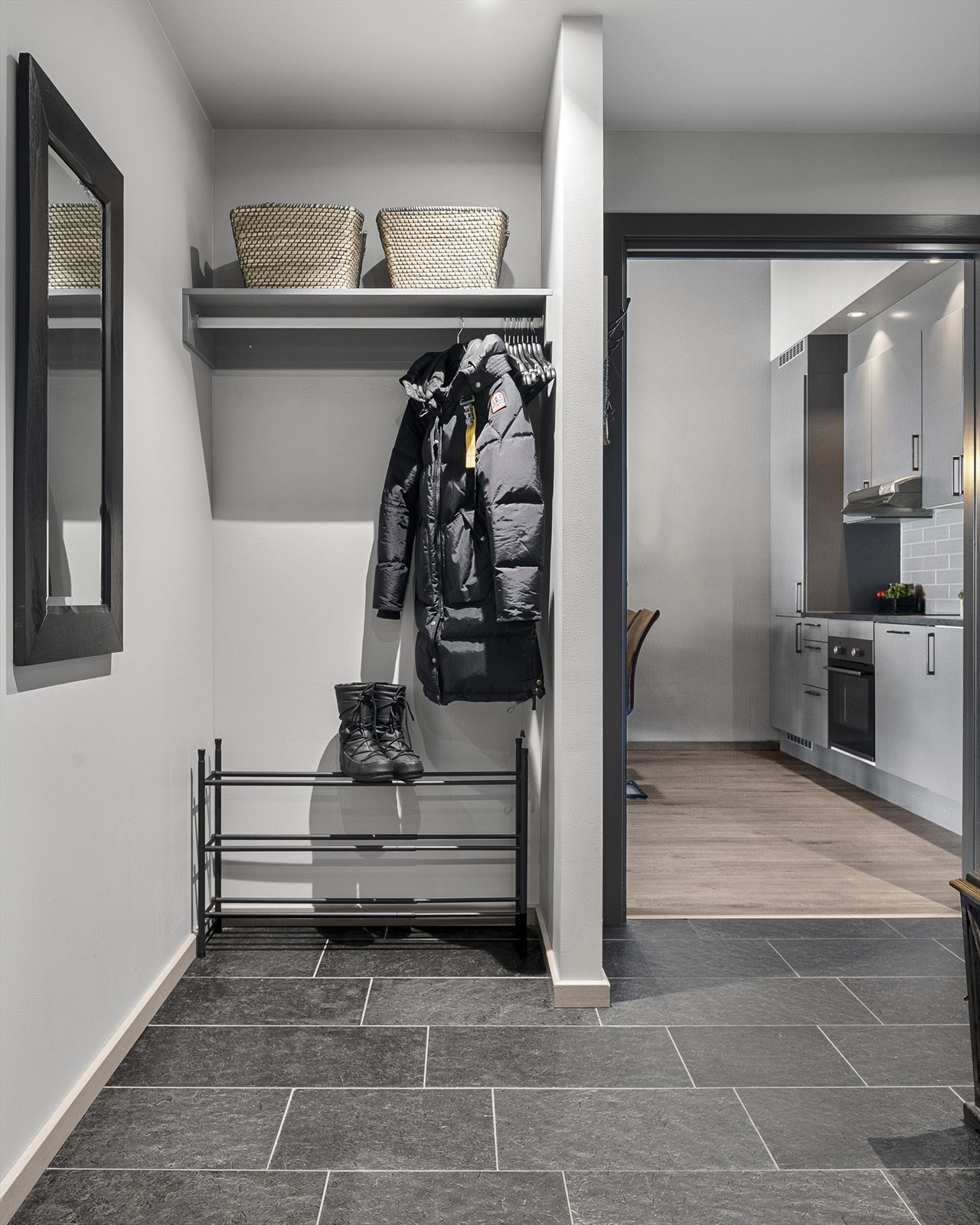 Her er det også plass til oppbevaring av yttertøy og sko. Galleribilde