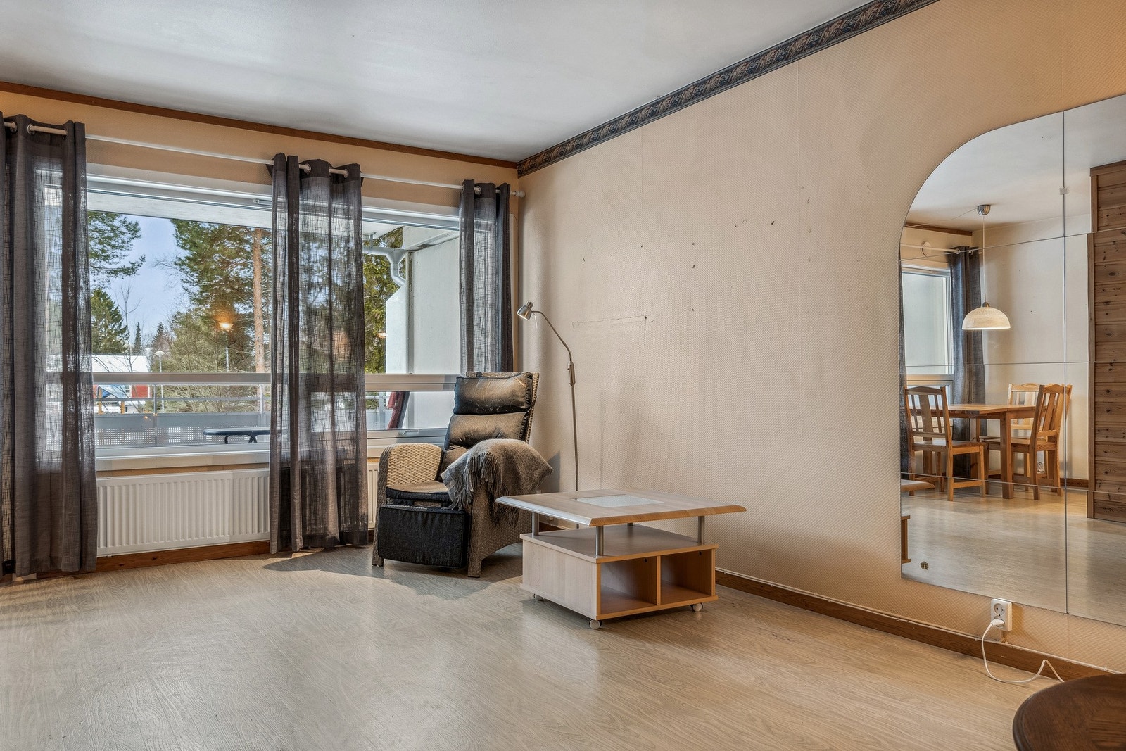 Utgang til balkong fra stuen. Galleribilde