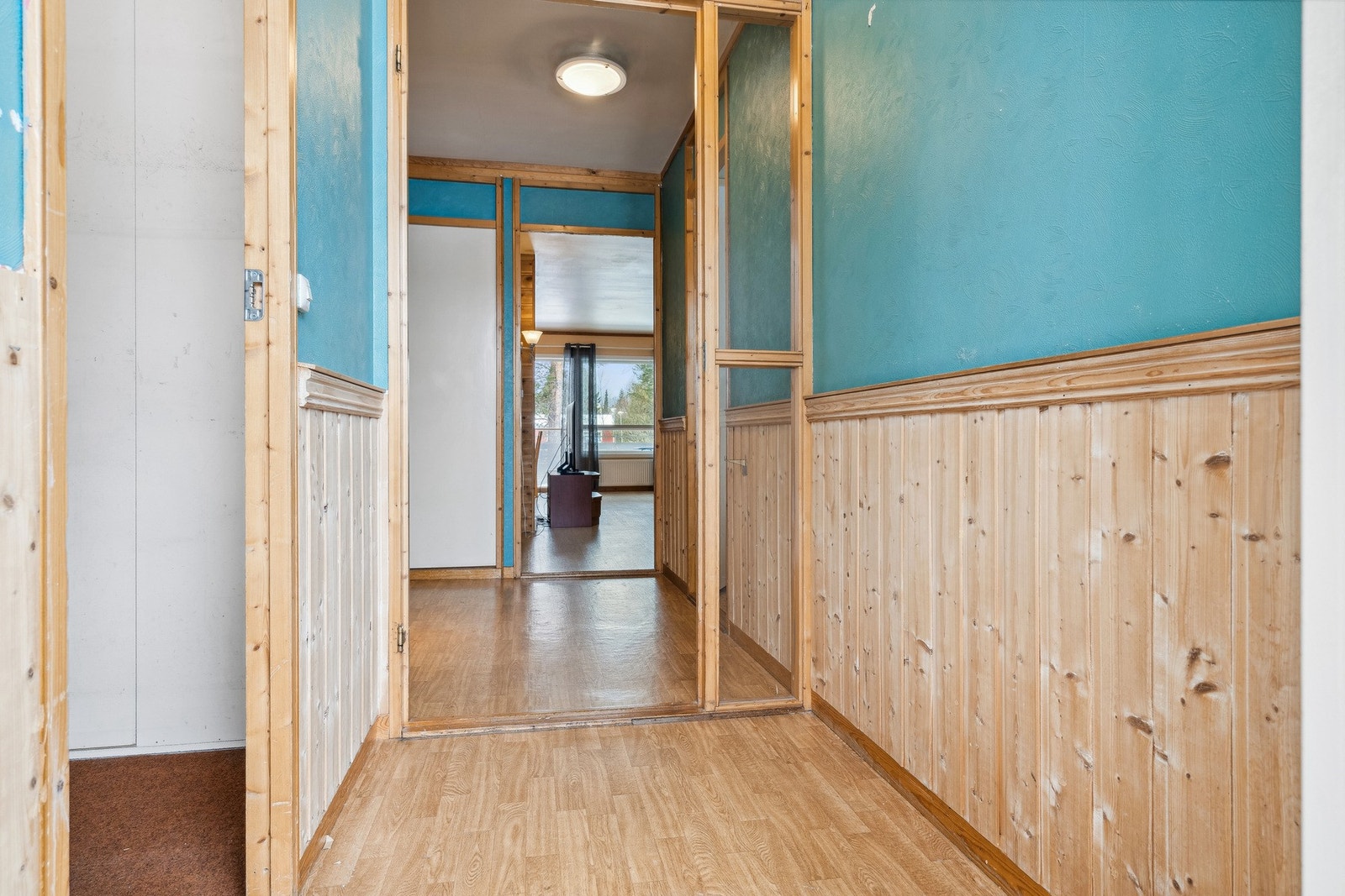 Entrè med adgang til bod. Galleribilde