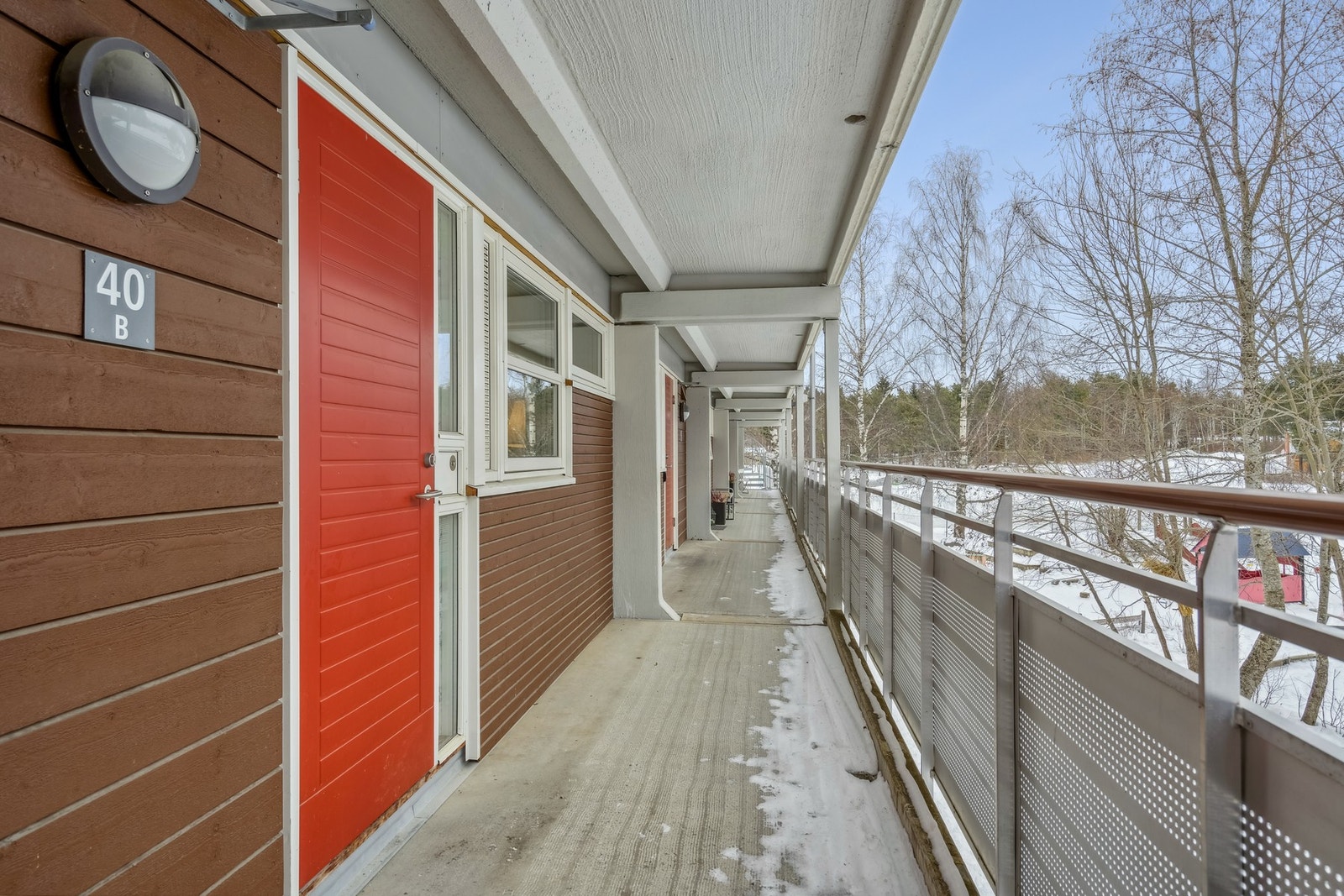 Fra boligen er det kort avstand til Heimdal sentrum der det er hyppig bussavgang inn til bl.a. Trondheim sentrum og City syd. Galleribilde