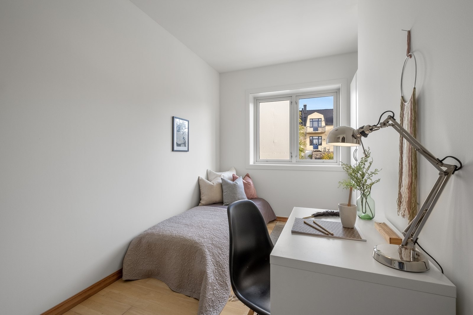 Soverom nr.2 vender også inn mot bakgården Galleribilde