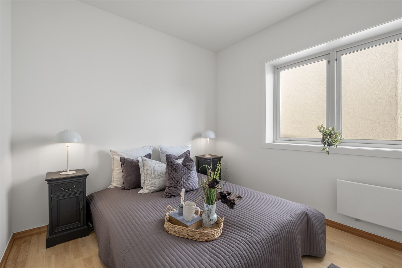 Hovedsoverom som vender inn mot bakgården Galleribilde