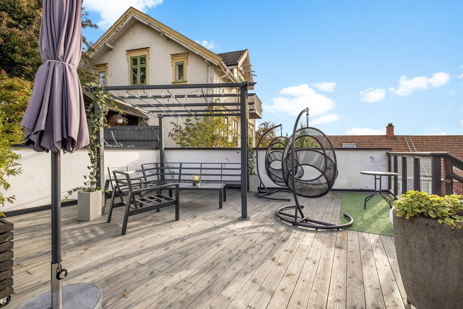 Felles solrike uteområder Galleribilde