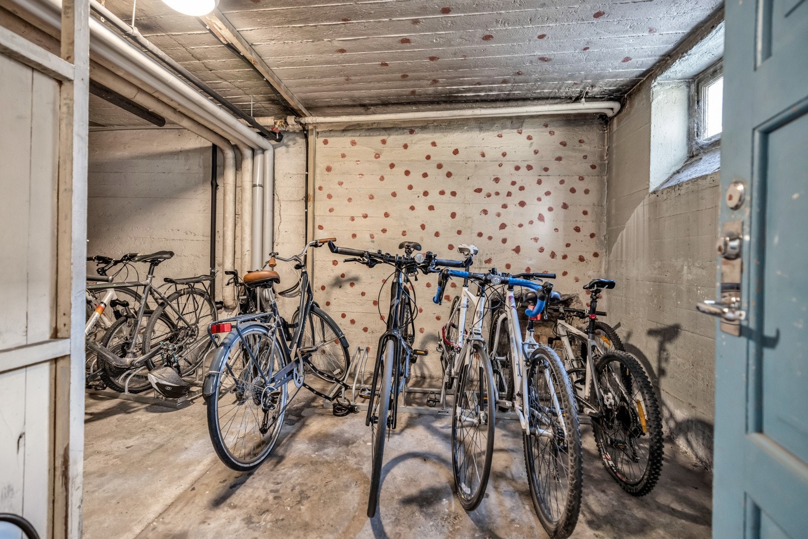 Sykkelparkering i sameiet. Galleribilde