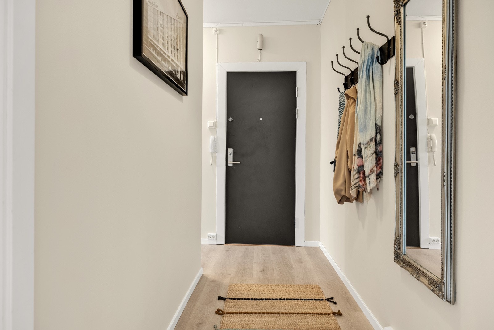 Her får man umiddelbart et godt førsteinntrykk av boligen. Galleribilde