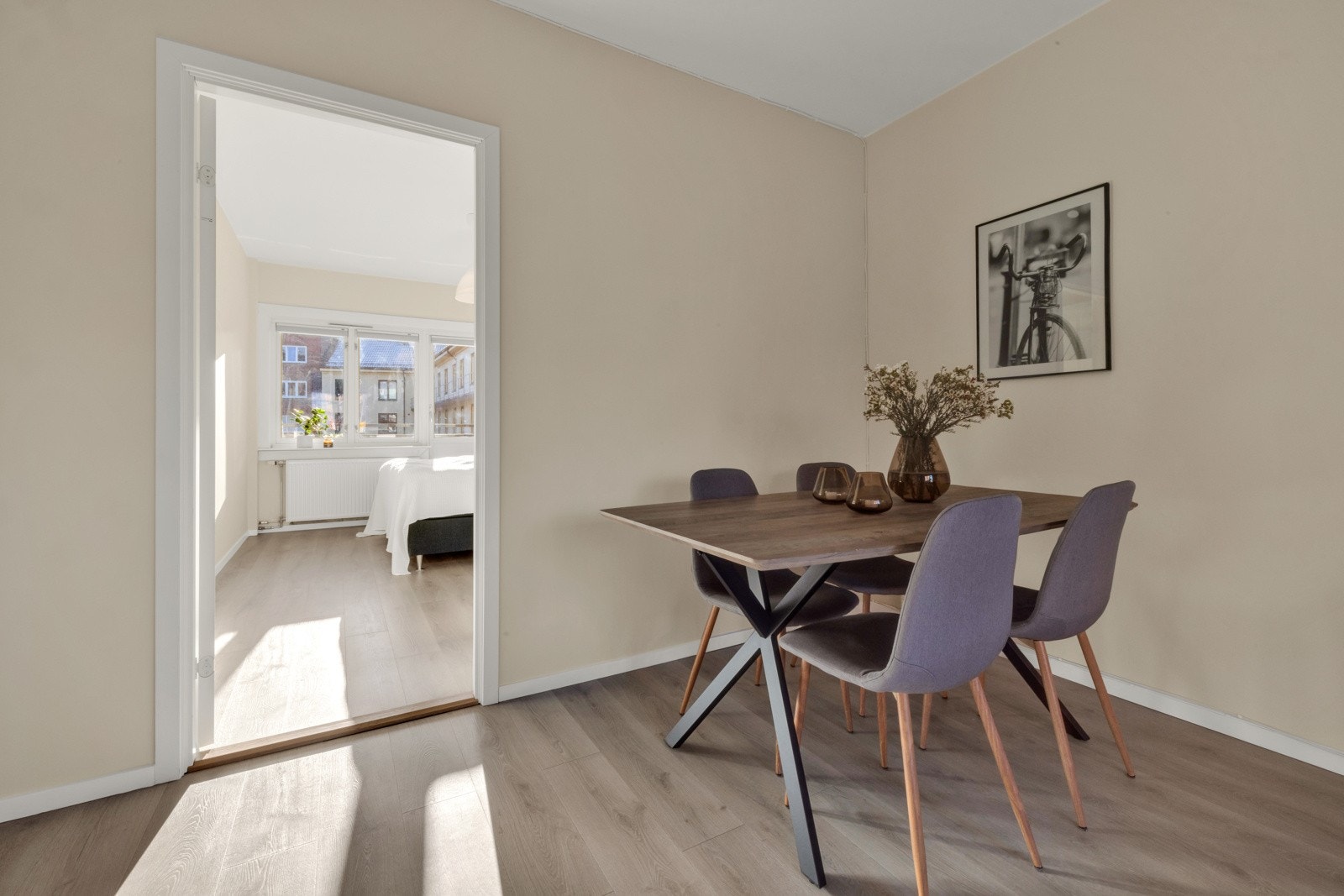 Fra stuen er det videre adkomst til soverommet. Galleribilde