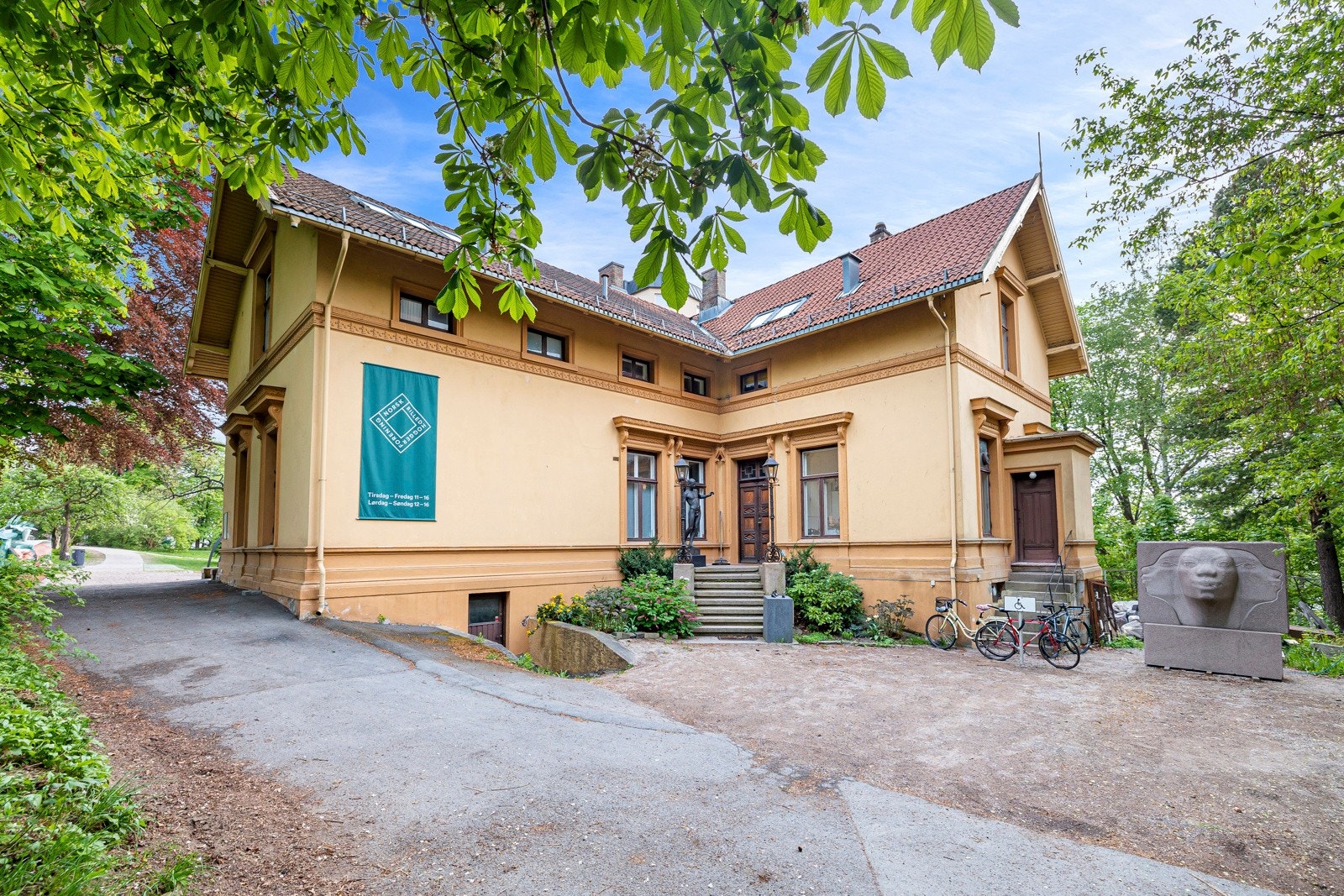 Området er omkranset av flere grøntområder og parker m.m. Galleribilde