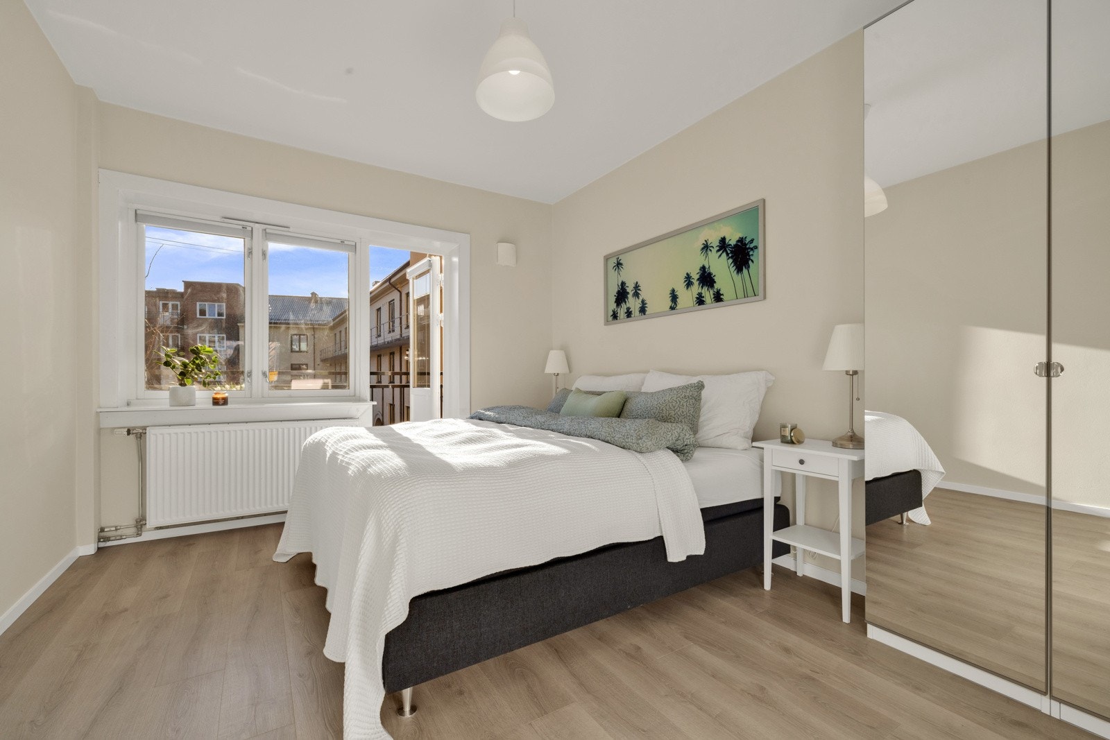 Meget romslig soverom med gode innredningsmuligheter. Galleribilde