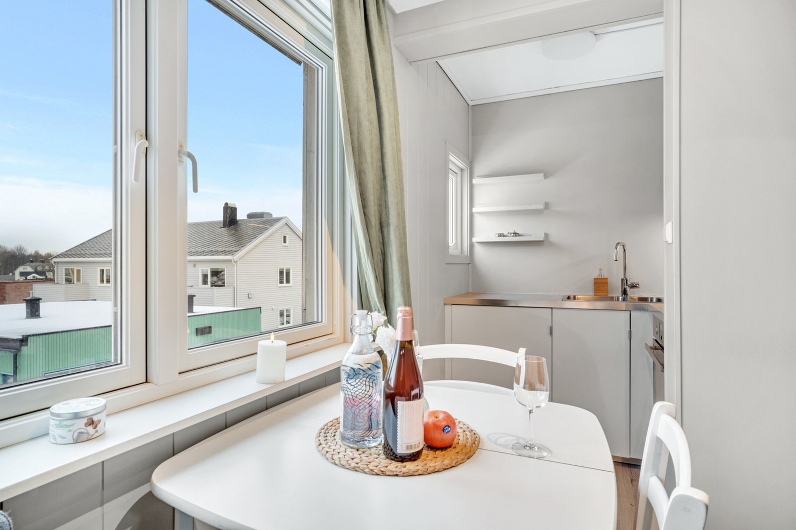 Kabel-TV/Internett, kommunale avgifter, bygningsforsikring etc. er inkl. i felleskostnadene. Galleribilde