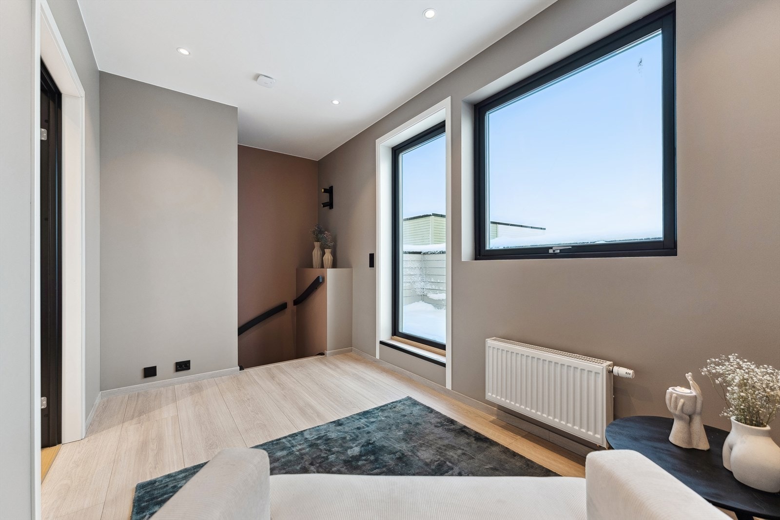 I tredje etasje har boligen en lys loftstue - et ekstra oppholdsrom for lek, vennebesøk og avslapning. Galleribilde