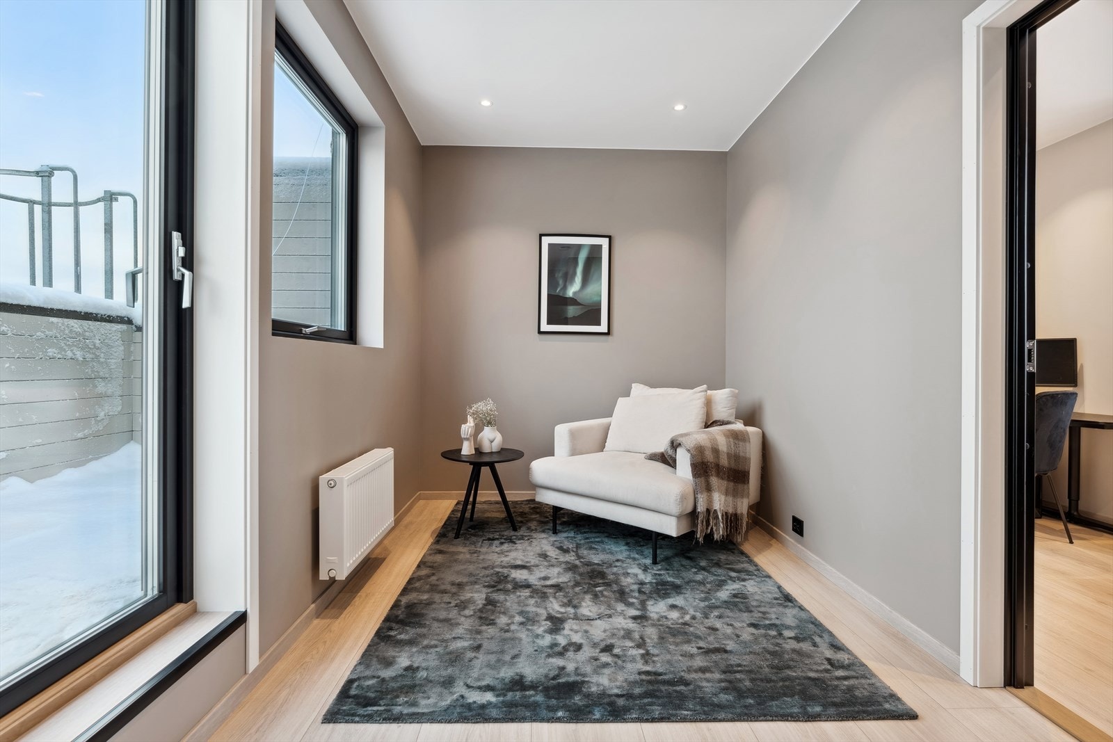 Rekkehuset oppvarmes med vannbåren varme via radiatorer. Galleribilde