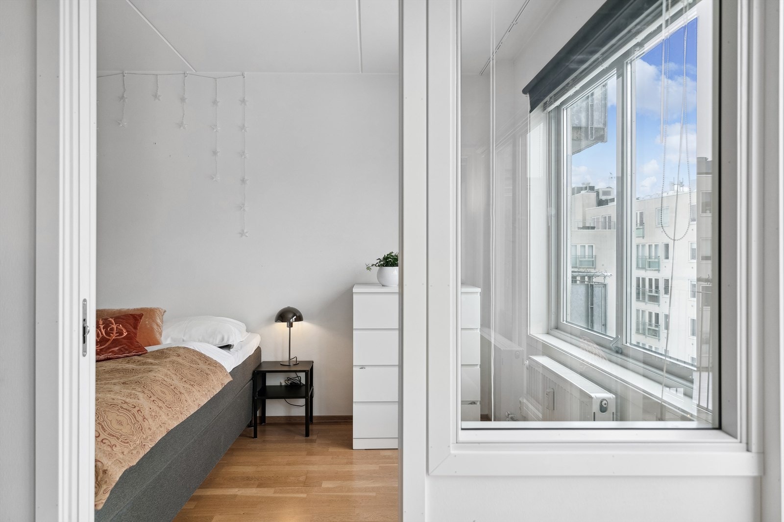 Som sagt så er det vindu inn til begge soverommene. Dette gir godt med lysinnslipp. Galleribilde