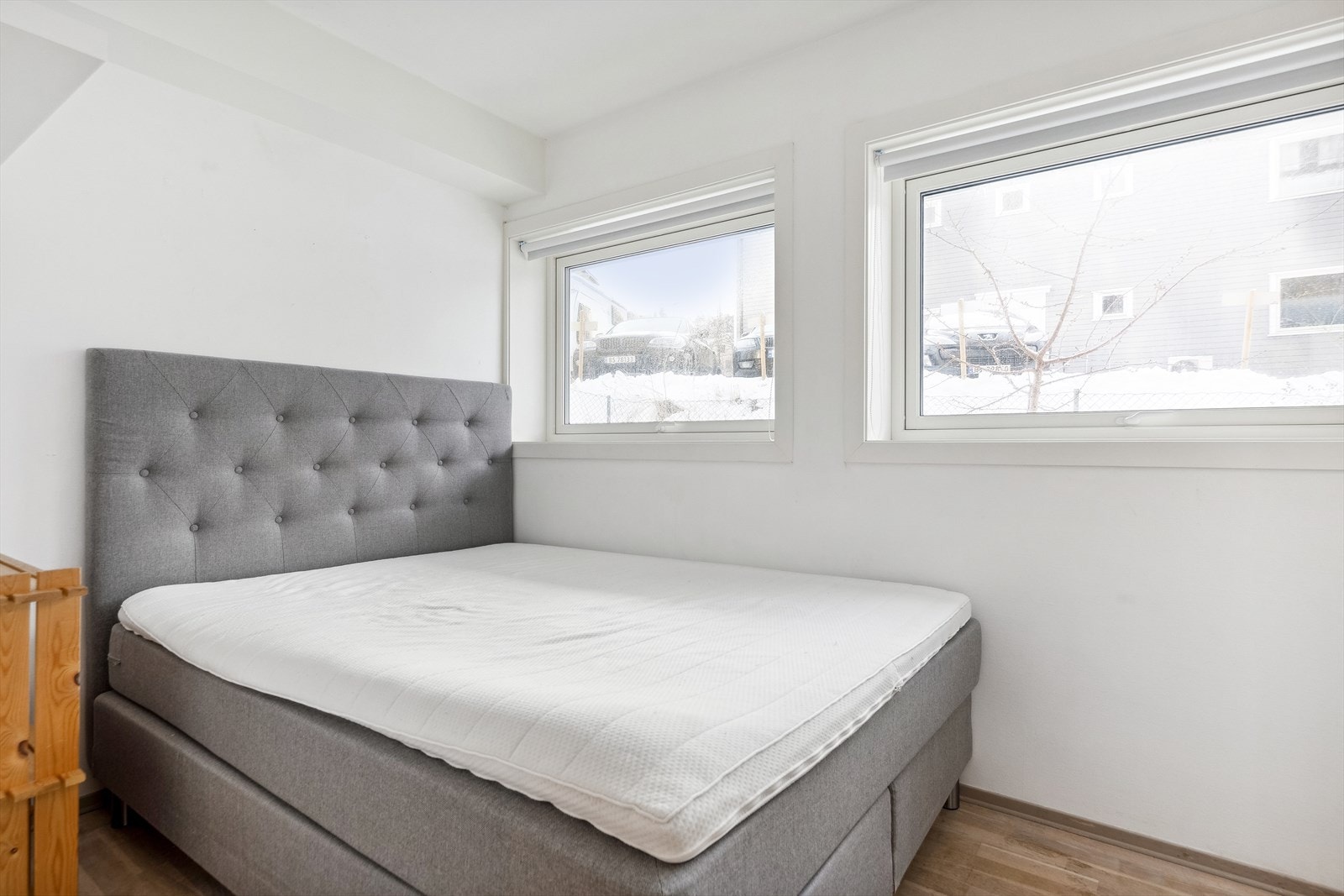 Det andre soverommet er på 7m² med rikelig med naturlig lysinnslipp fra flotte vindusflater. Galleribilde