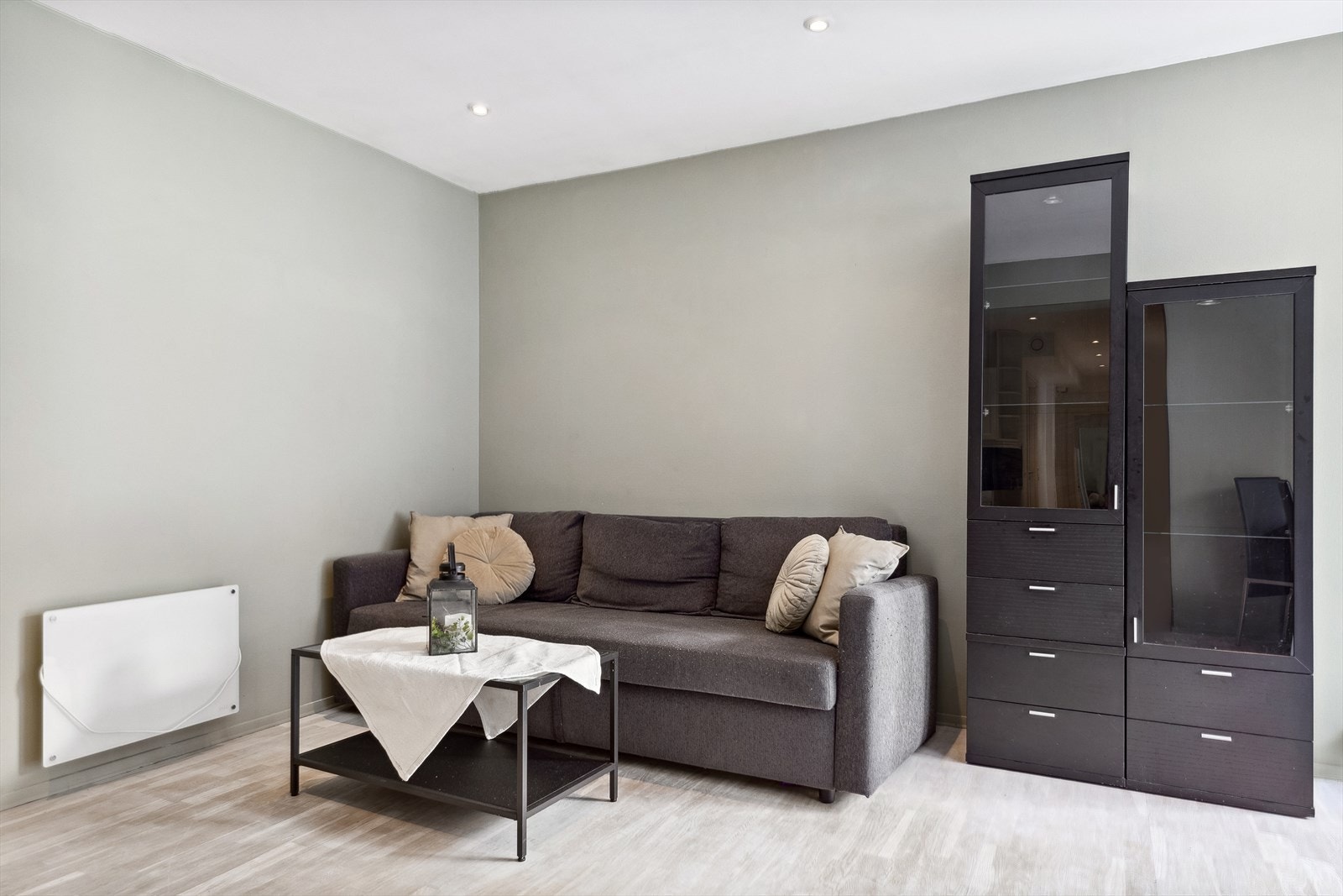 Tiltalende og moderne stue på flotte 17m² med en lys og luftig romfølelse. Galleribilde