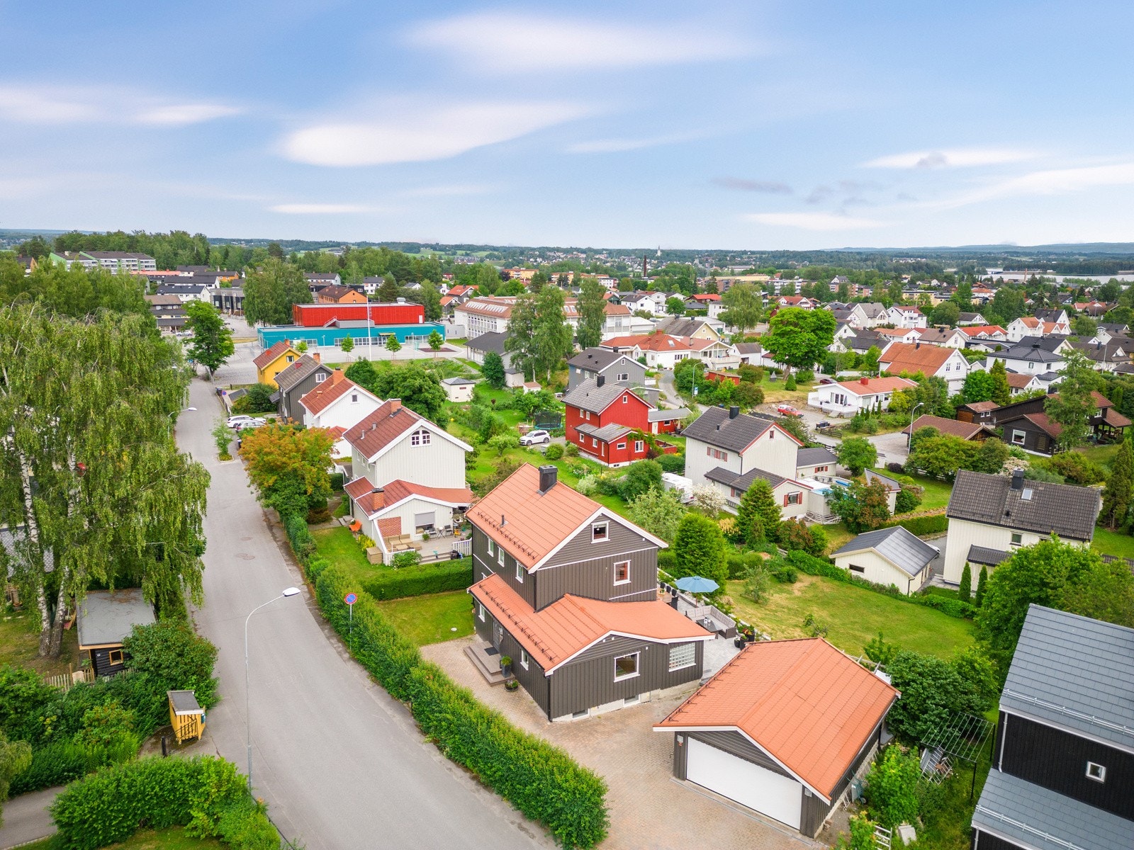 Fra eiendommen har du gangavstand til bykjernen. Galleribilde