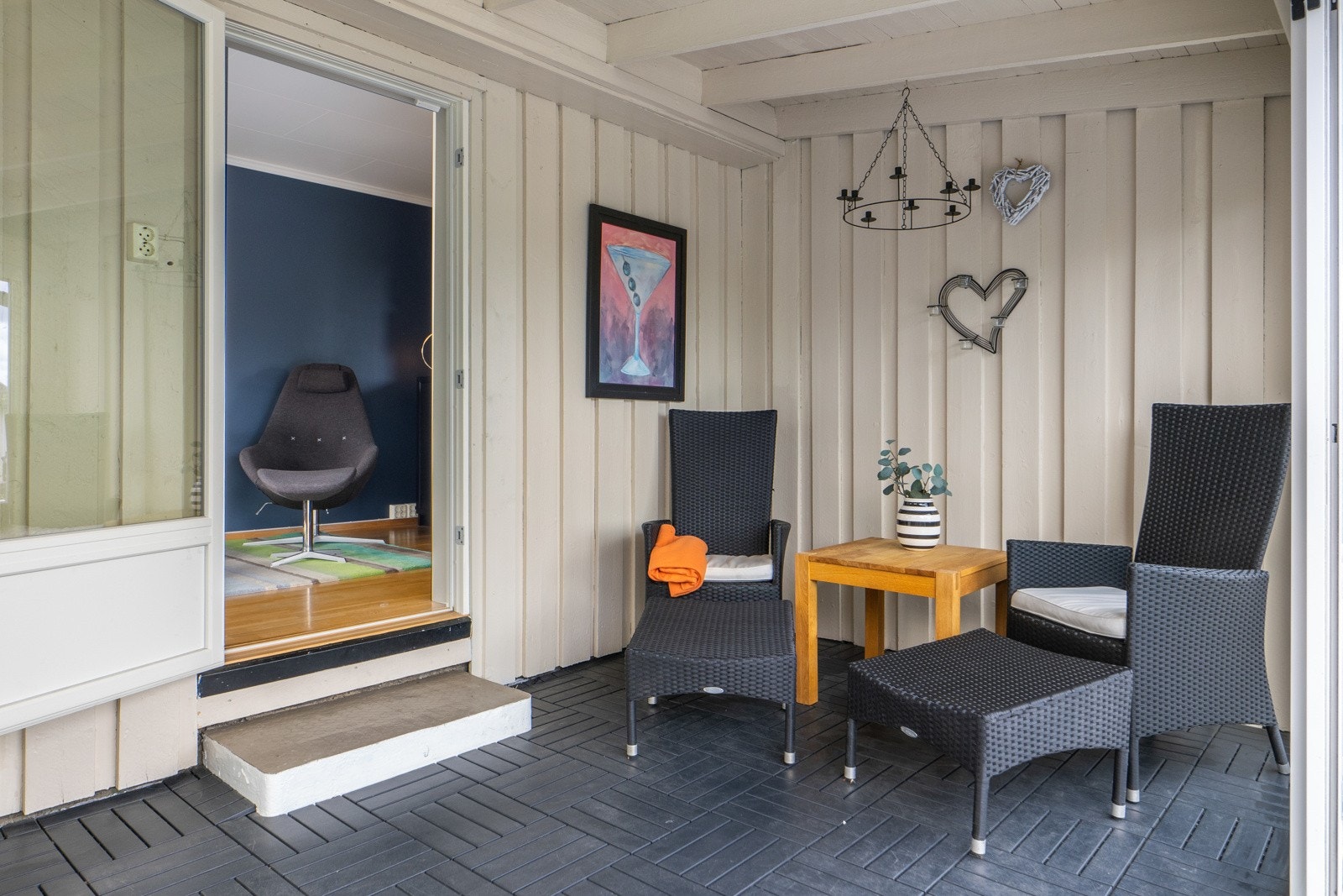 Utgang fra stuen til uteområder. Galleribilde