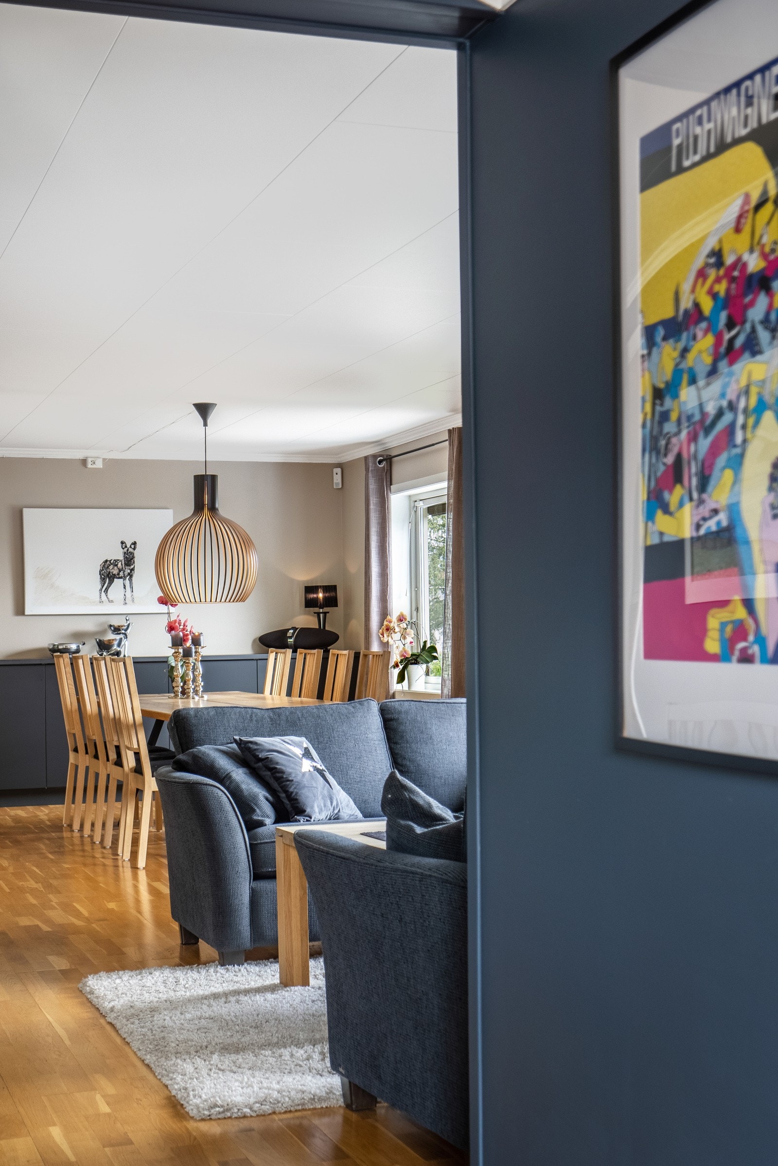 Stuen har flere soner som du kan innrede slik du/ dere ønsker og har behov for. Galleribilde