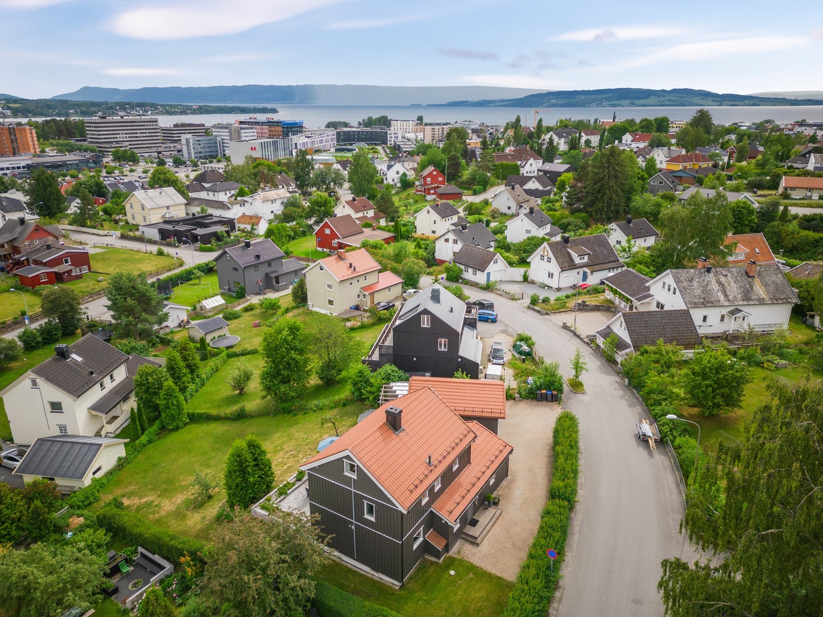 En rolig gate med kort avstand til skole og barnehage. Galleribilde