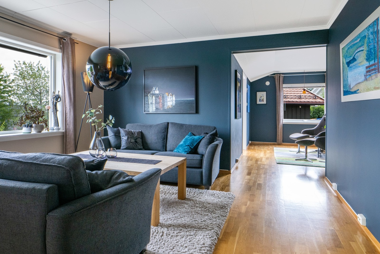 Videre ut til den siste delen av stuen. Galleribilde