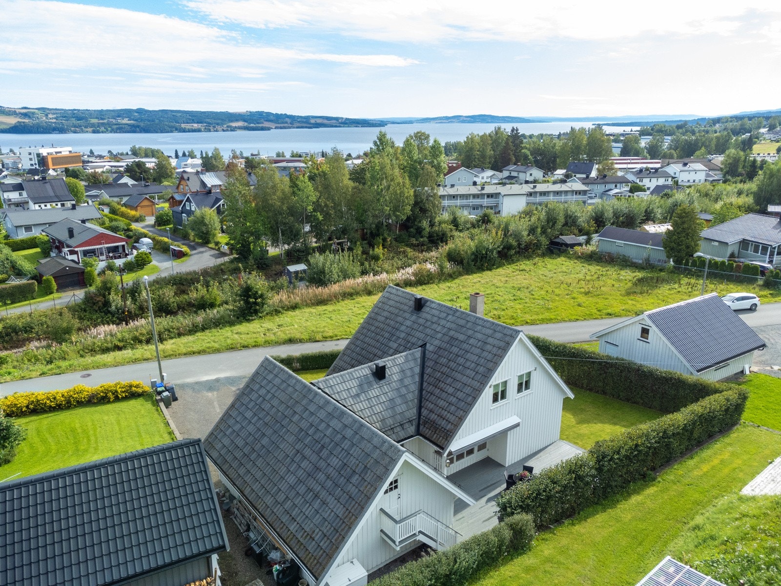 Rolig, solrikt og barnevennlig område. Galleribilde