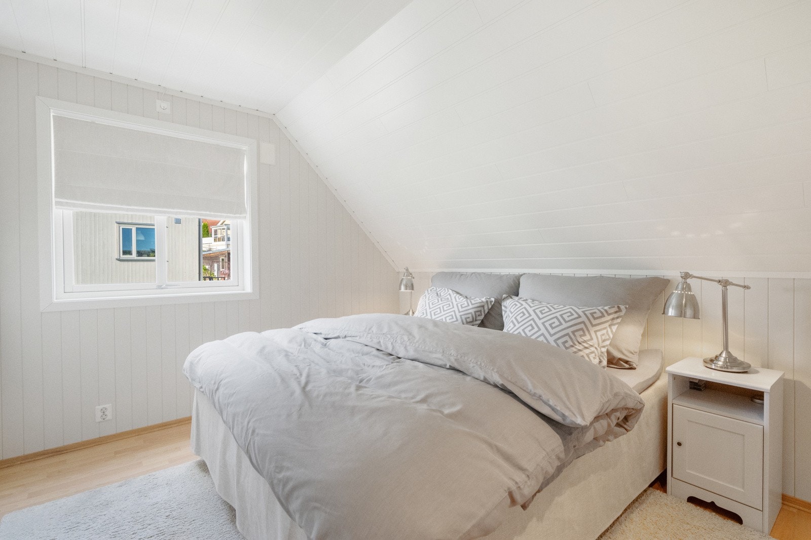 Hovedsoverommet har god plass til dobbeltseng. Galleribilde