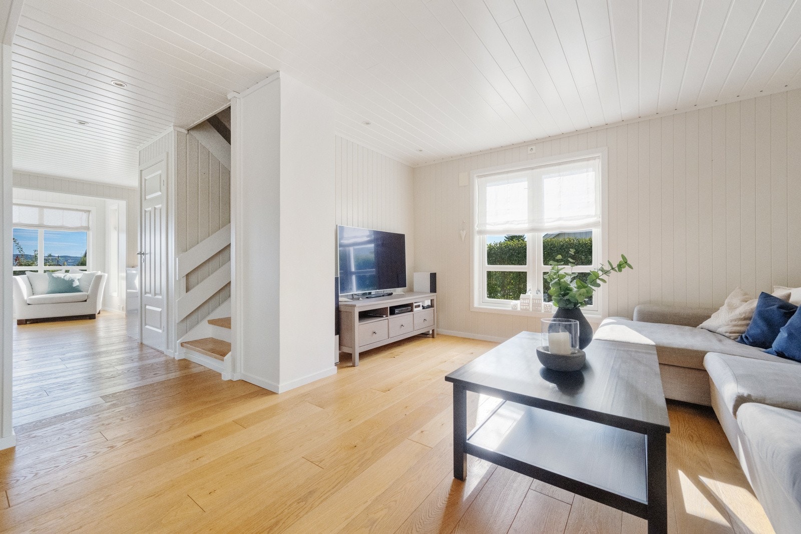 1.etasje har 1.stavs eikeparkett på gulv. Galleribilde