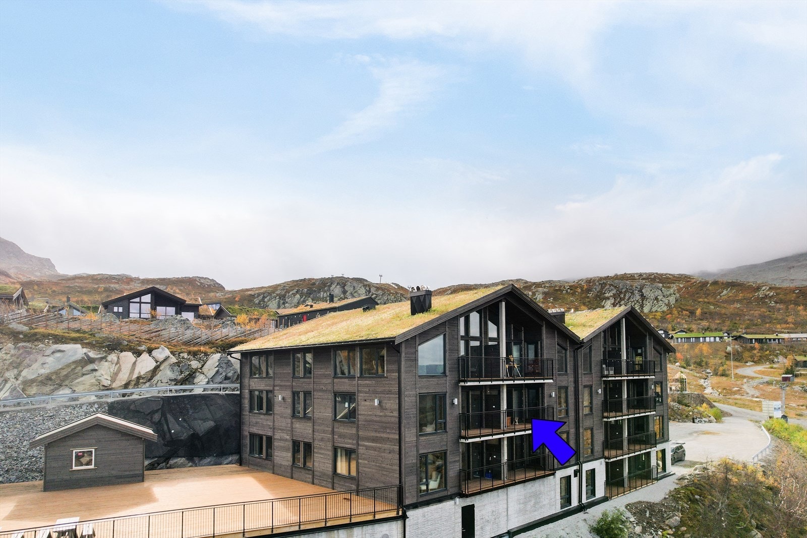 Fritidsboligen er en del av Gausta Residence Sameie som består av 25 boligseksjoner. Boligen ligger fint til i 3. etasje med fantastisk utsikt! Galleribilde