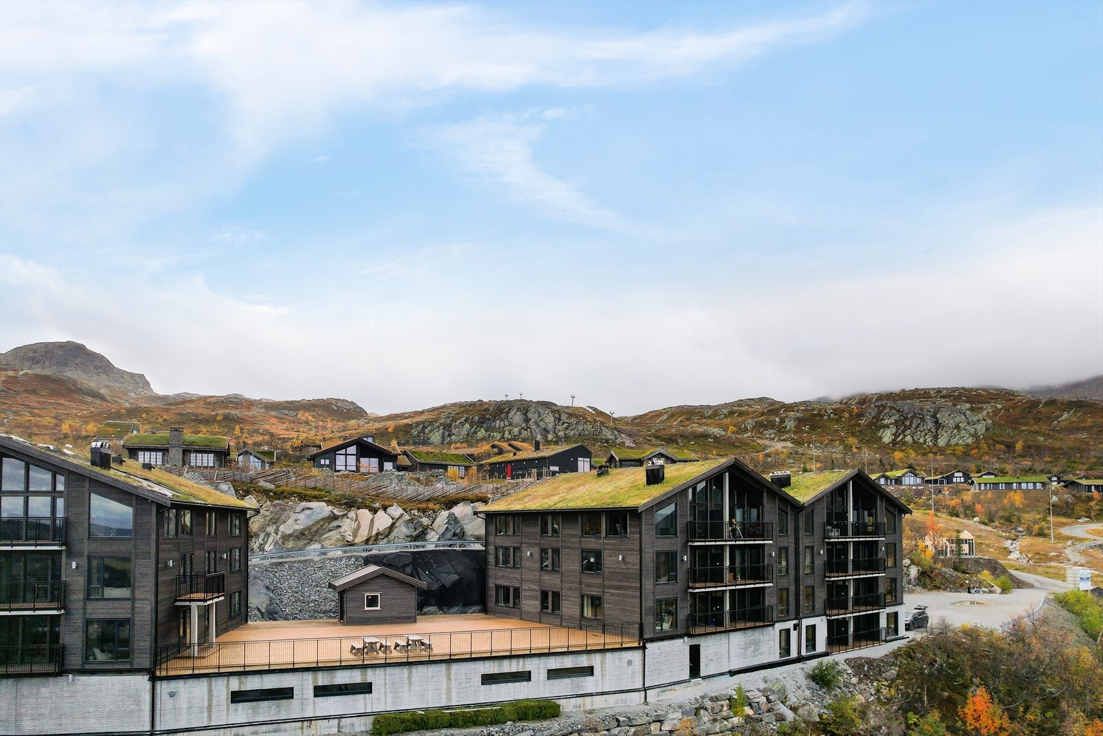 Fritidsboligen er plassert på en av Gaustas flotte tomter ca. 1023 m.o.h. Galleribilde