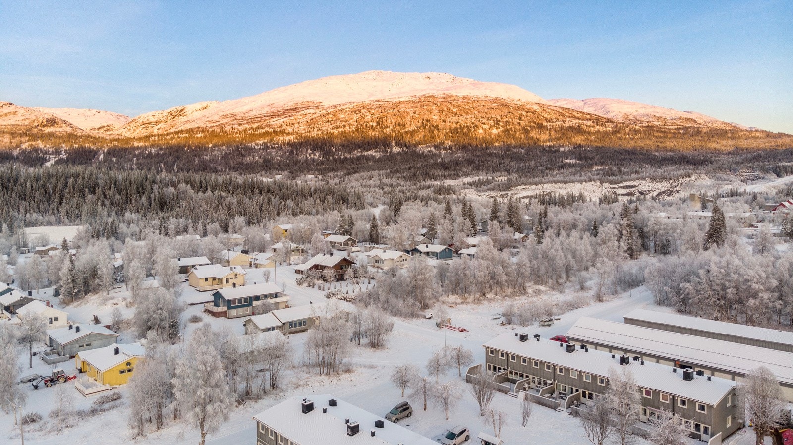 Nærområdet har mye å by på med blant annet toppturer og lysløype. Galleribilde