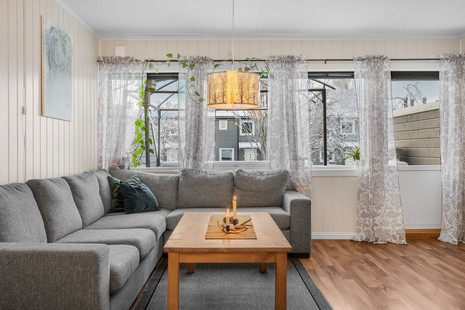 Fra stuen er det utgang til terrasse Galleribilde