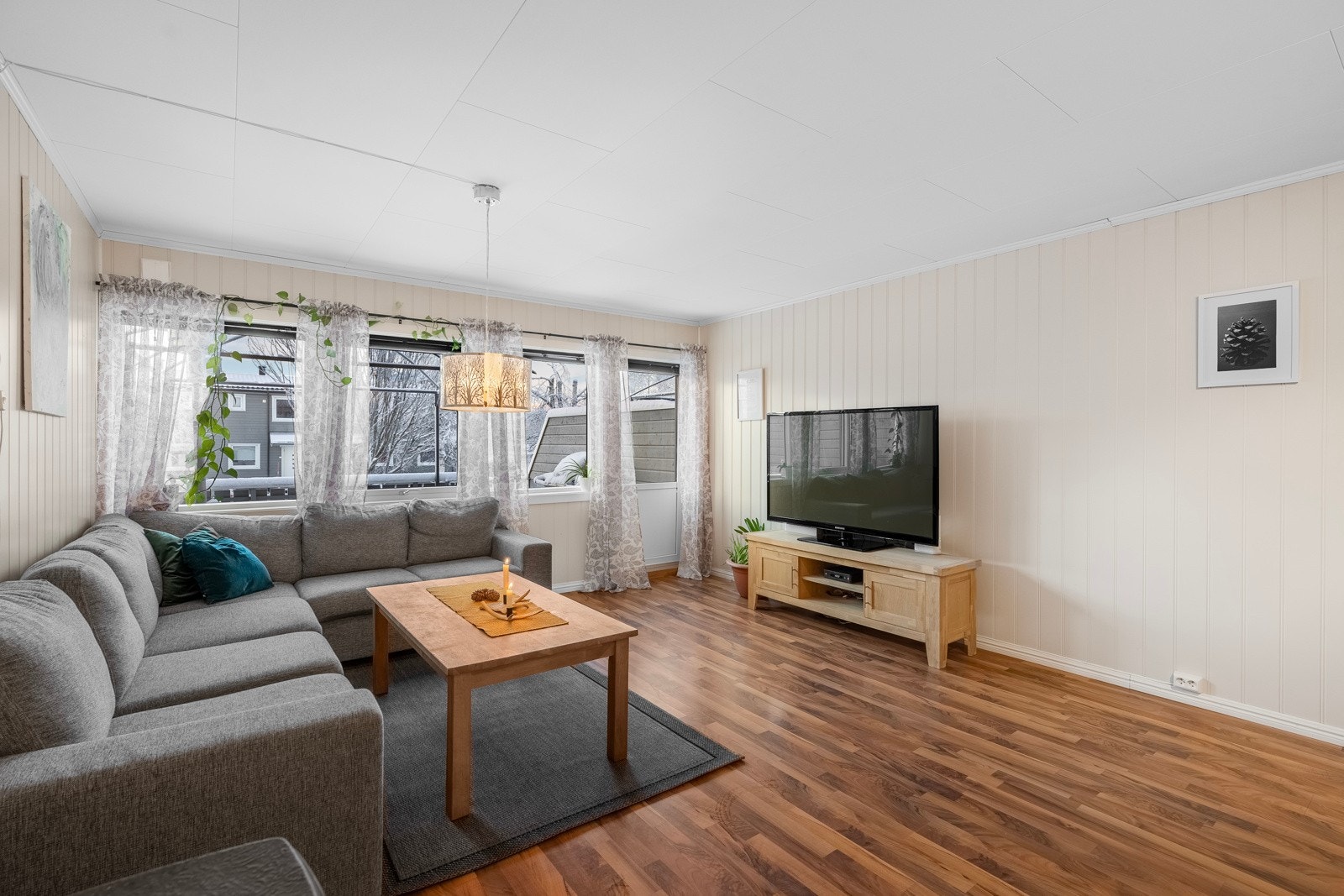 Flott stue med utgang til terrasse Galleribilde