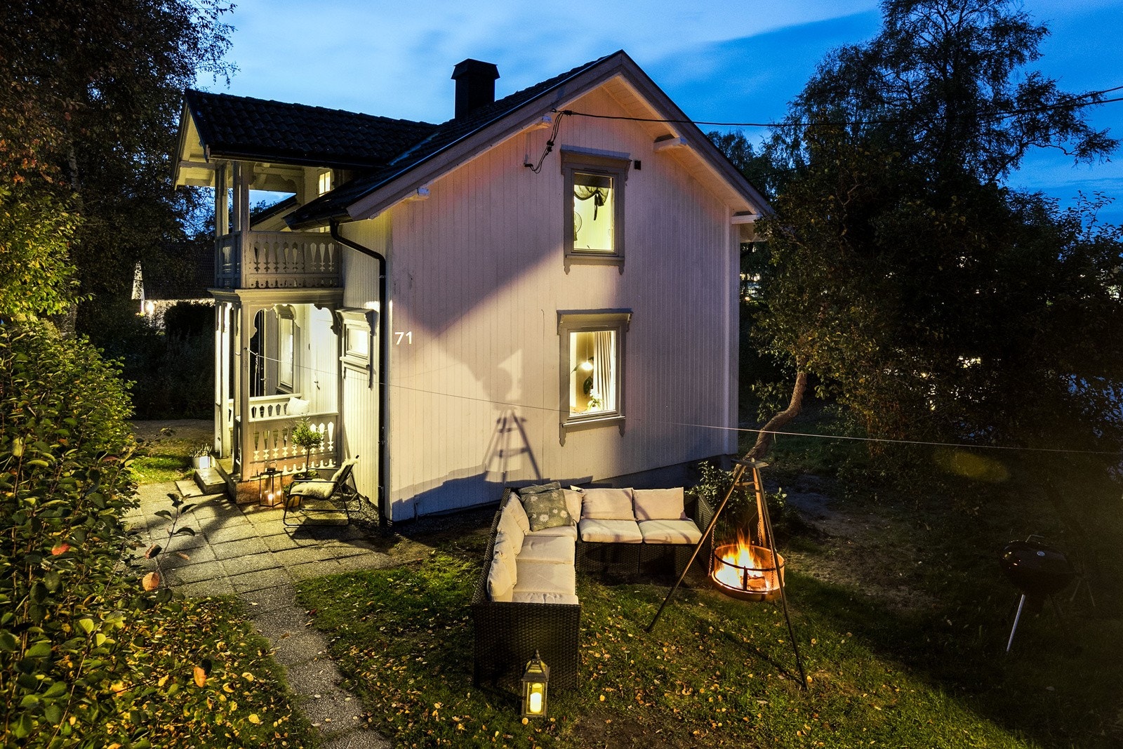 Kveldsstemning - fasade og uteområde Galleribilde