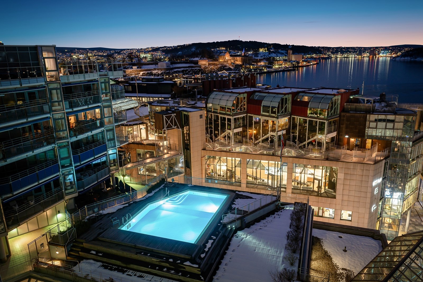 Luksuriøse fellesarealer med basseng og takterrasse! Galleribilde