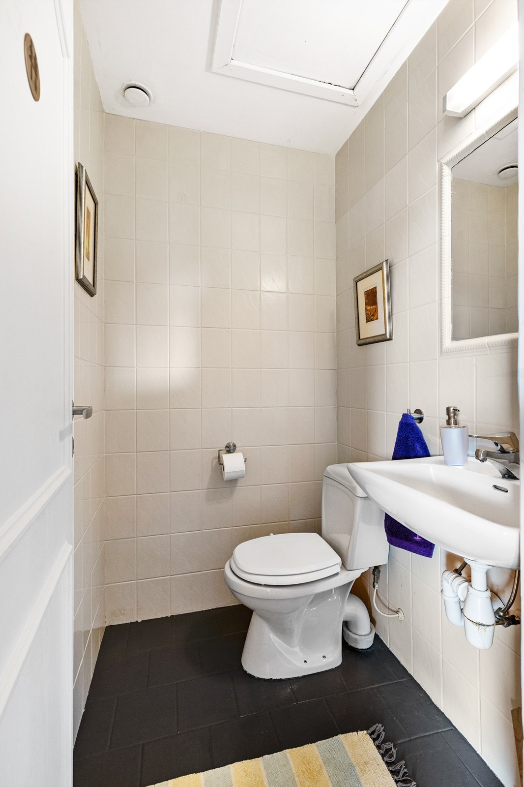 Praktisk separat toalett i 1. etasje. Galleribilde