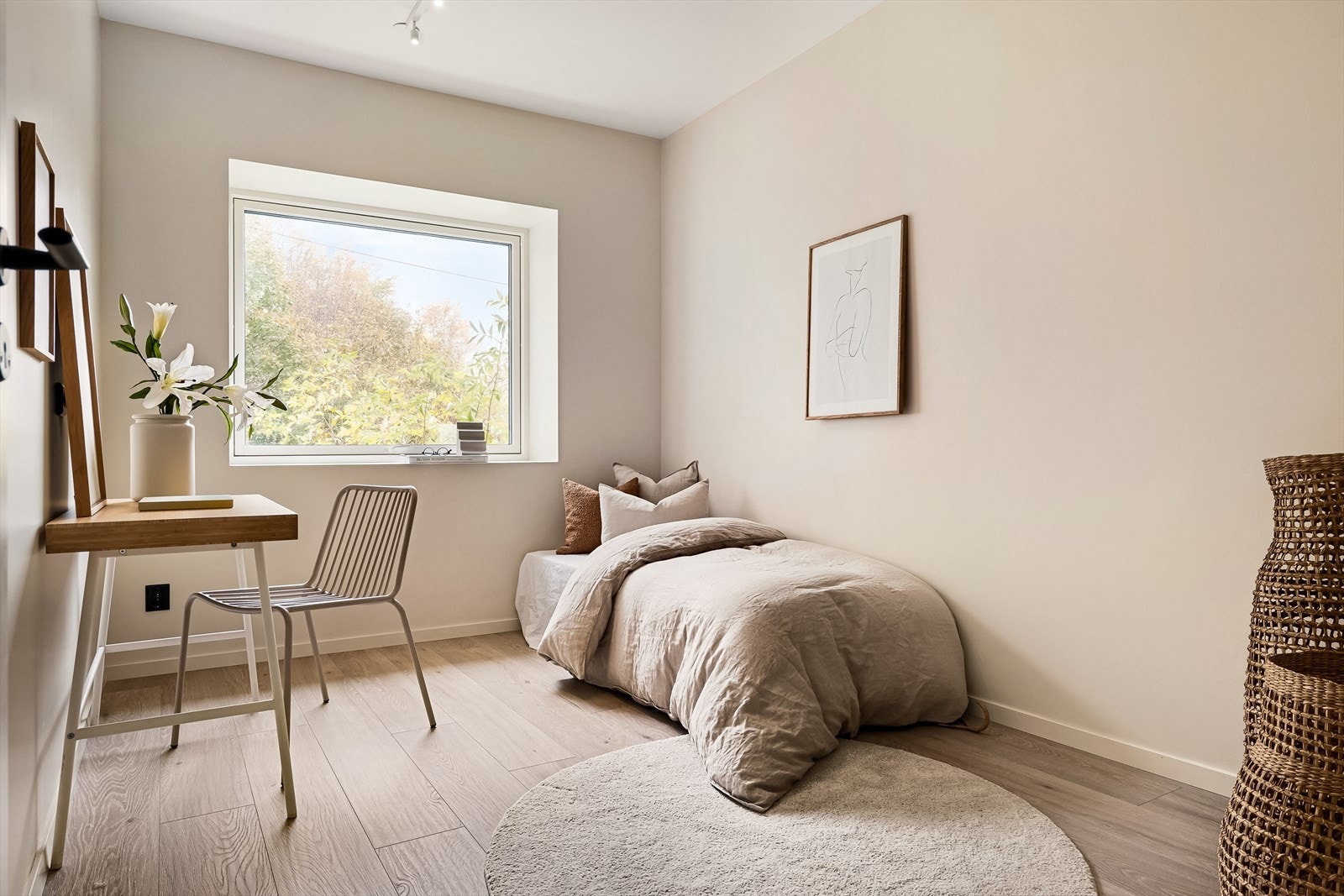 - Flott usjenert soverom, som måler 9,5 m² - Galleribilde